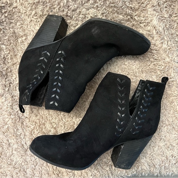 Carlos Santana Black Suede Henley Heel Boot - Picture 1 of 5